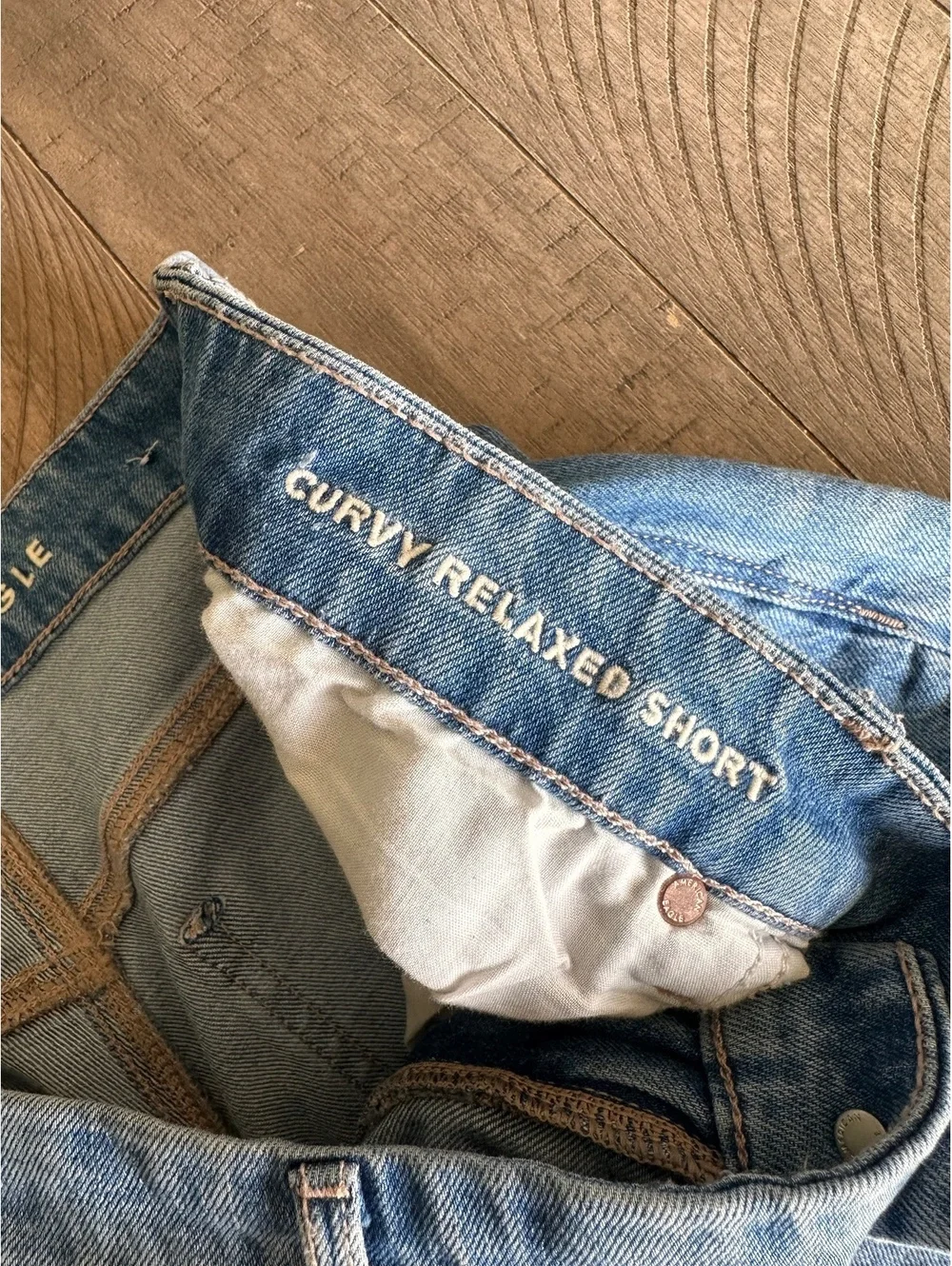 American Eagle Strigid Curvy Relaxed Denim Jean Shorts High Rise Women’s size 14